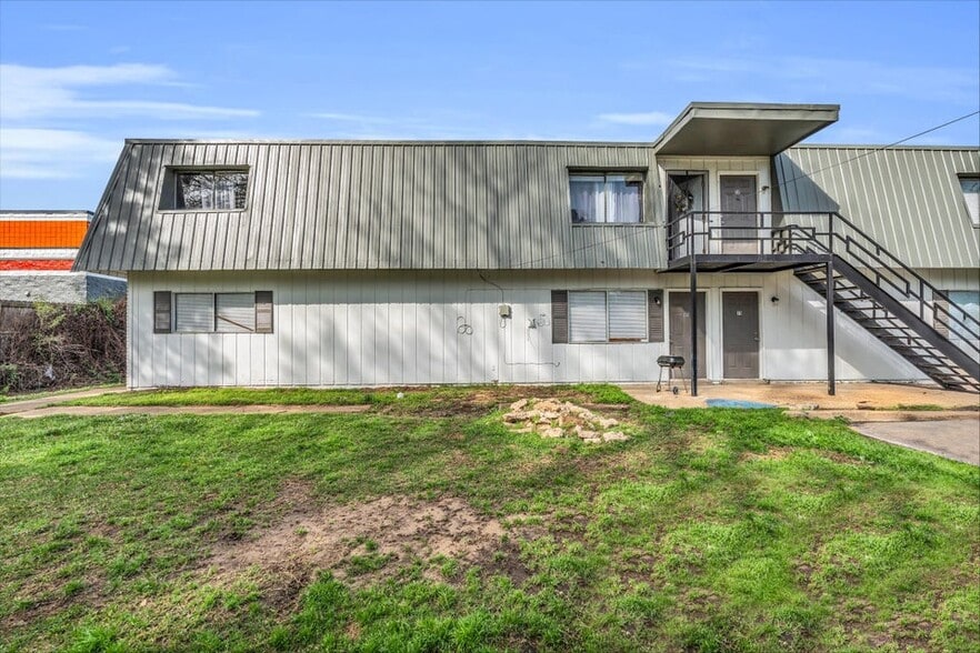 More Photos Of 102 S Browder St, Columbus Multifamily For Sale