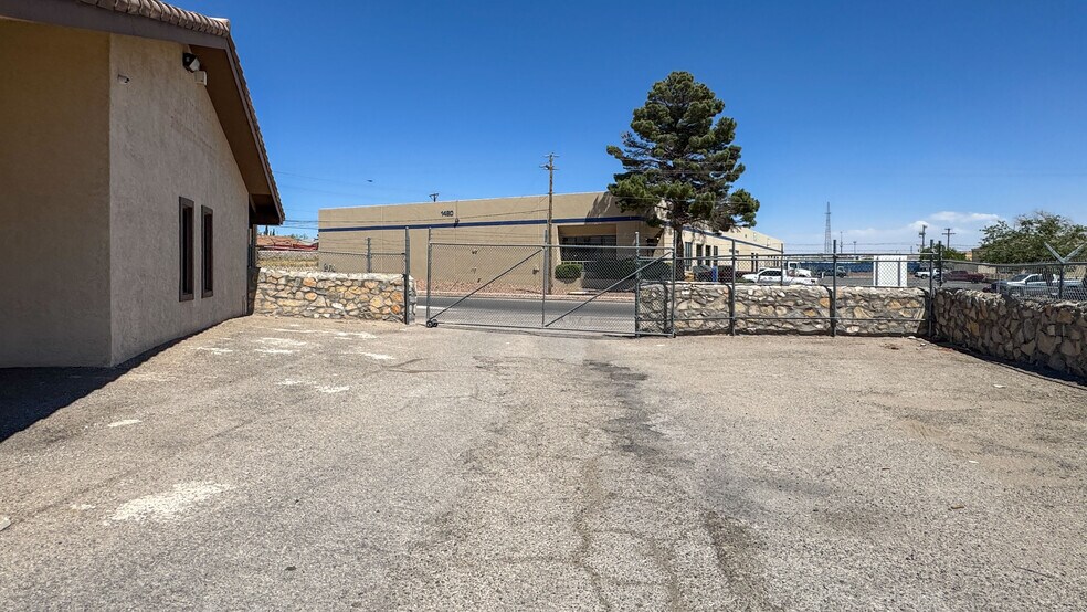 More Photos Of 1525 Common Dr, El Paso Flex For Lease