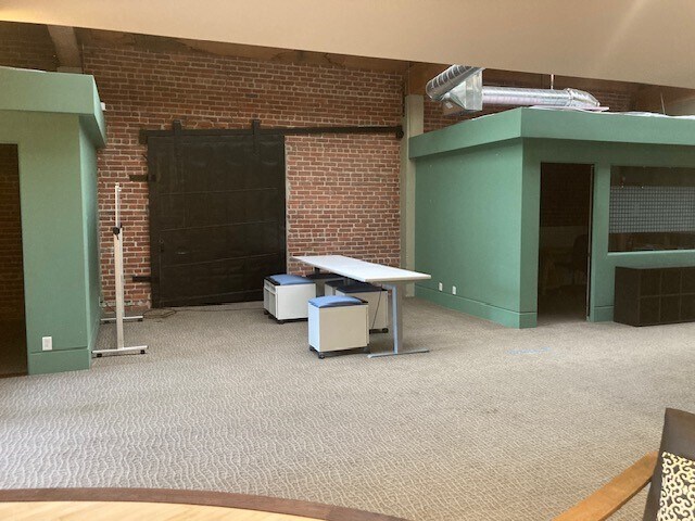 More Photos Of 1175-1195 Park Ave, Emeryville Showroom For Sale