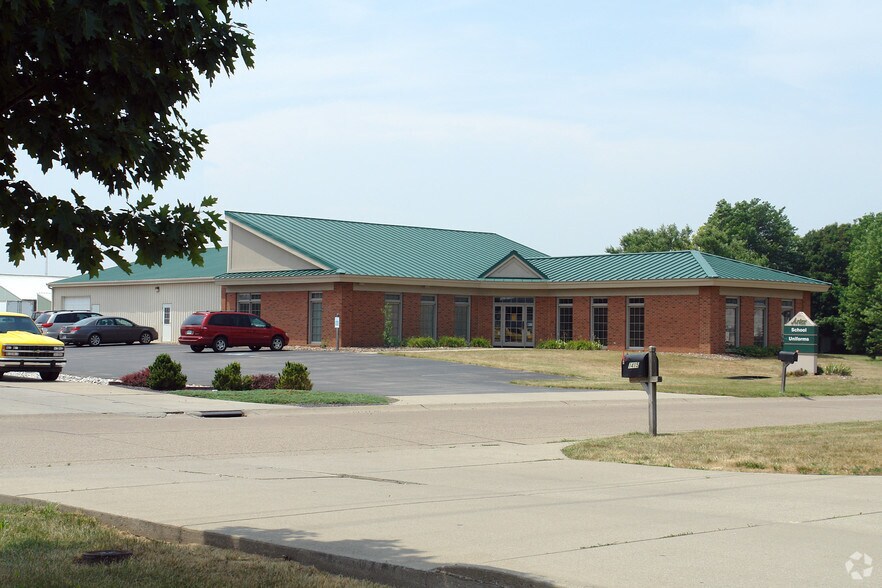 Primary Photo Of 1424 N Royal Ave, Evansville Showroom For Lease