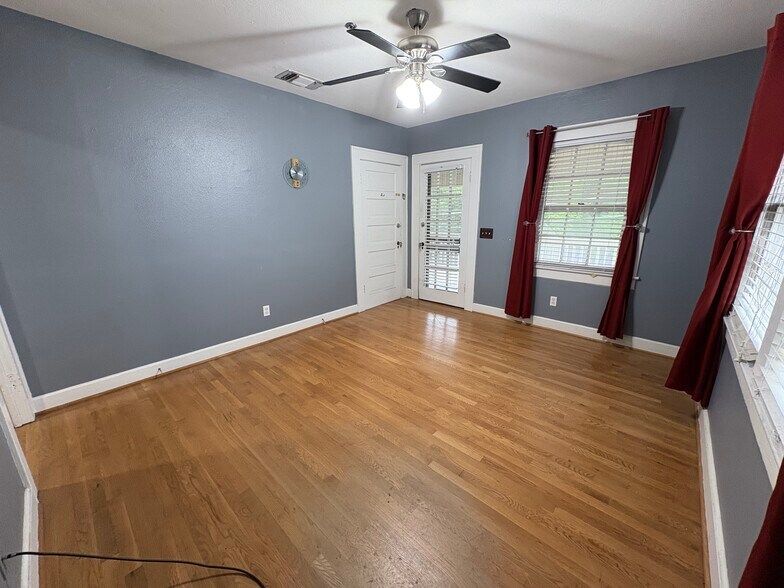 More Photos Of 106 S Church St, McKinney Loft Creative Space For Lease