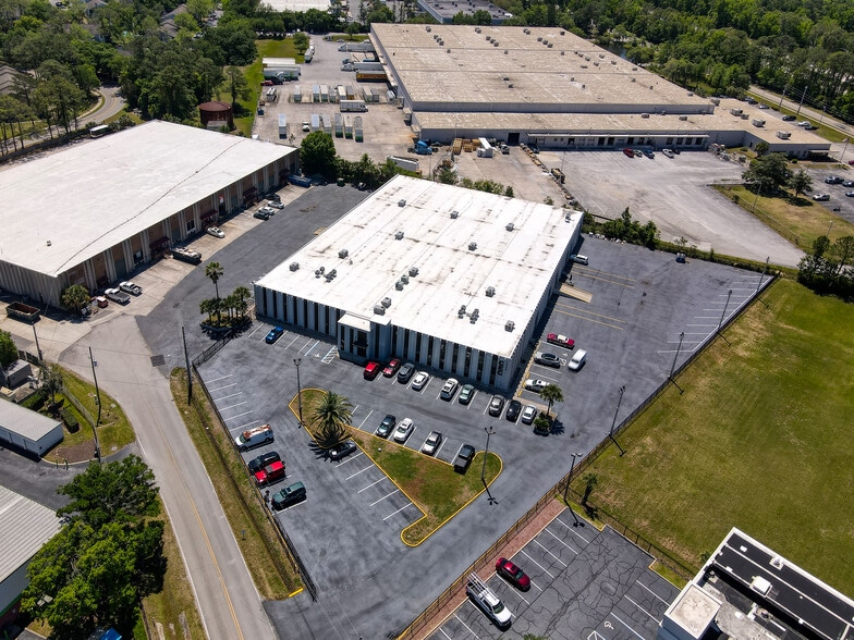 More Photos Of 8282 Western Way Cir, Jacksonville Warehouse For Lease