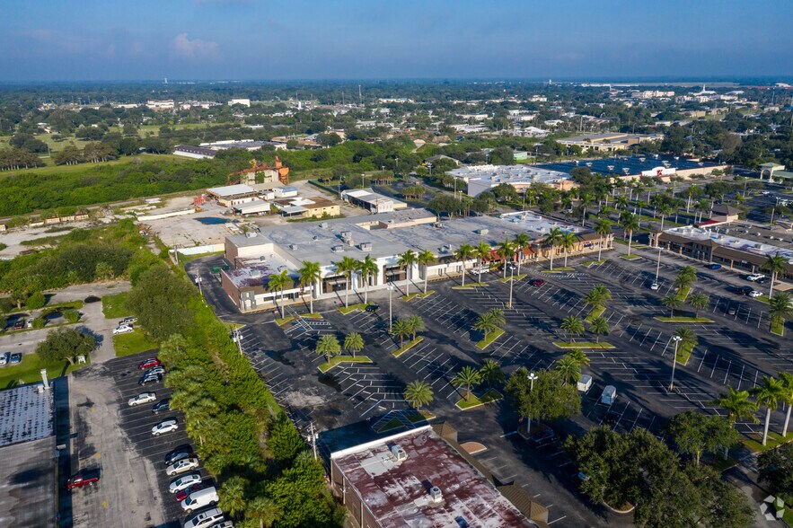 More Photos Of 925-939 14th Ln, Vero Beach Freestanding For Lease