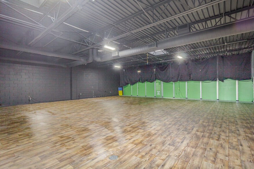 More Photos Of 2412 Midland Rd, Saginaw Service For Sale