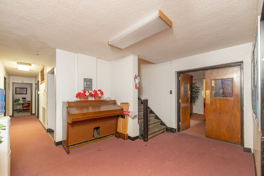 More Photos Of 2901 4th Ave, Richmond Specialty For Sale