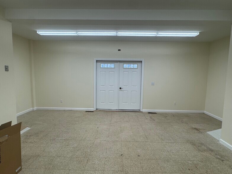More Photos Of 174 Boston Post Rd, Westbrook General Retail For Lease