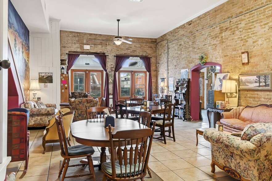 More Photos Of 709 Chestnut St, Bastrop Storefront Retail Residential For Sale