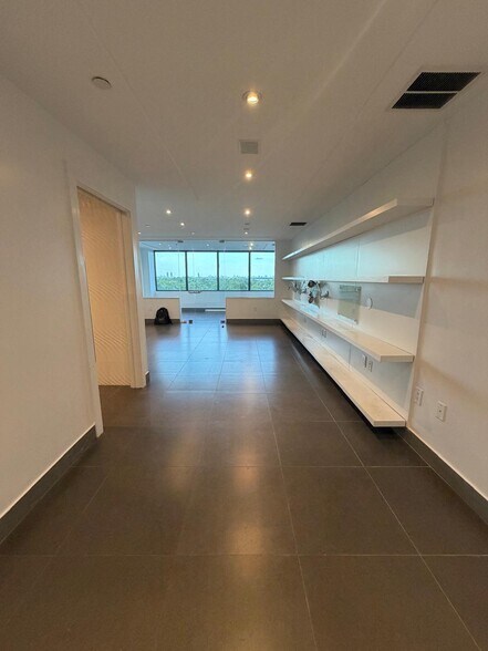 More Photos Of 4770 Biscayne Blvd, Miami Office For Sale