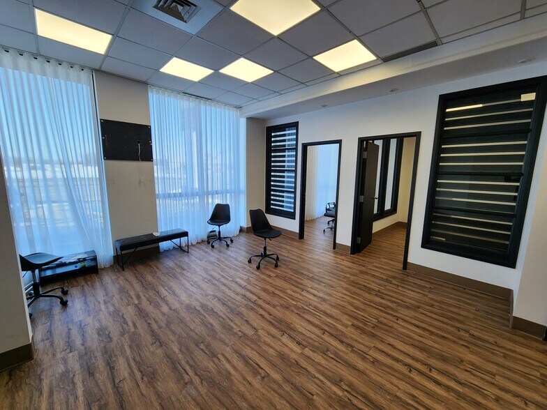 More Photos Of 2420-2440 Boul Industriel, Laval Storefront Retail Office For Lease