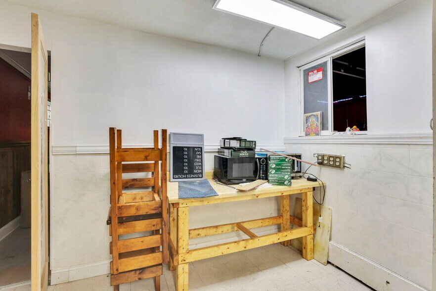 More Photos Of 11472 Broad St SW, Pataskala Bar For Lease