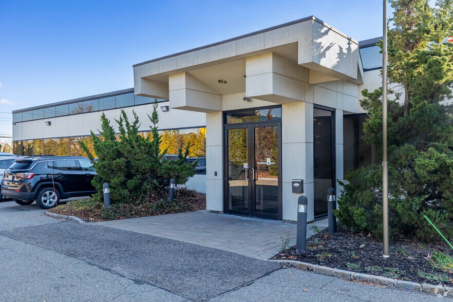 More Photos Of 175 Crossways Park Dr W, Woodbury Office For Lease