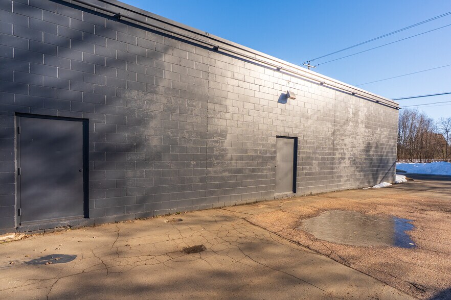 More Photos Of 861 Grand Ave, Schofield Bar For Sale