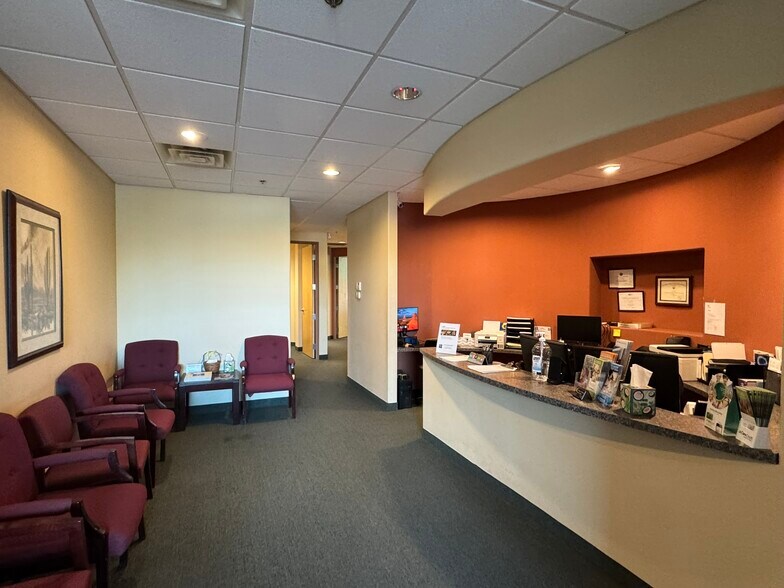 More Photos Of 555 W Chandler Blvd, Chandler Office For Lease