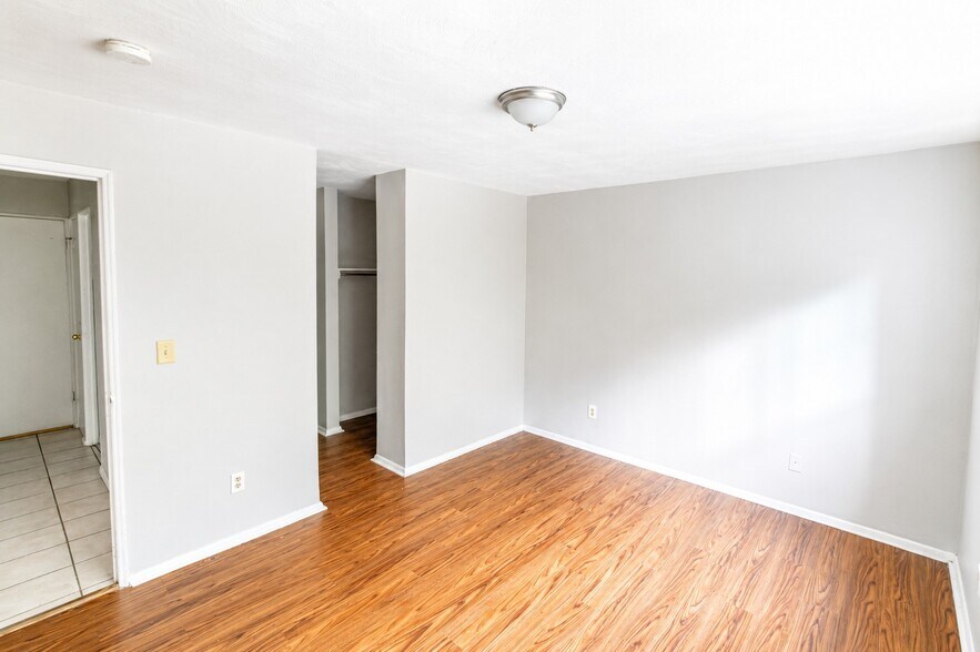 More Photos Of 650-660 Straight St, Cincinnati Apartments For Sale