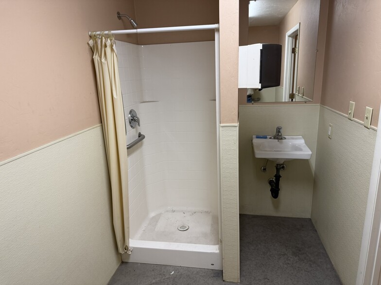 More Photos Of 1747 E 23rd St, Tucson Warehouse For Sale