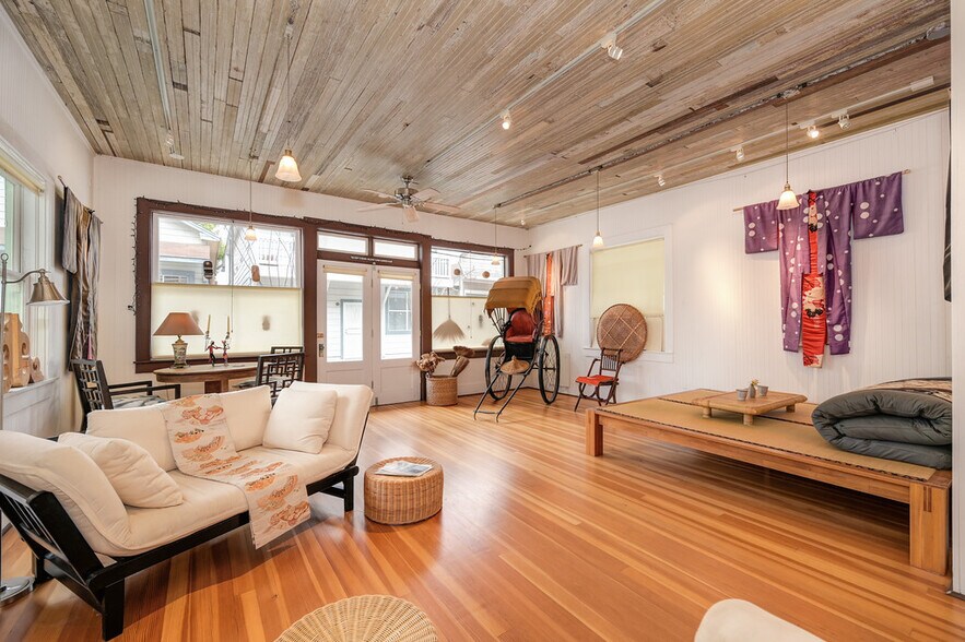 More Photos Of 1250 B St, Walnut Grove Showroom For Sale