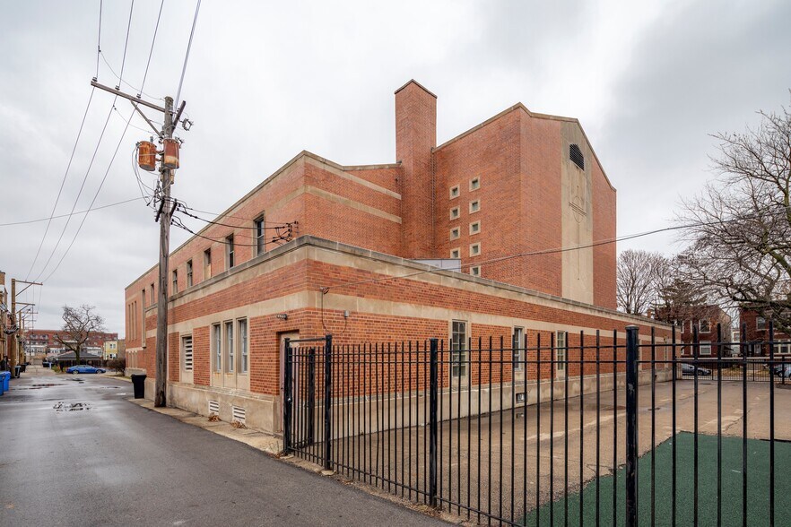 More Photos Of 3301 Byron, Chicago Religious Facility For Sale