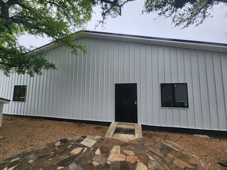 More Photos Of 102 County Road 180, Leander Loft Creative Space For Sale