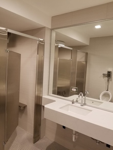 More Photos Of 7366 N Lincoln Ave, Lincolnwood Office For Lease