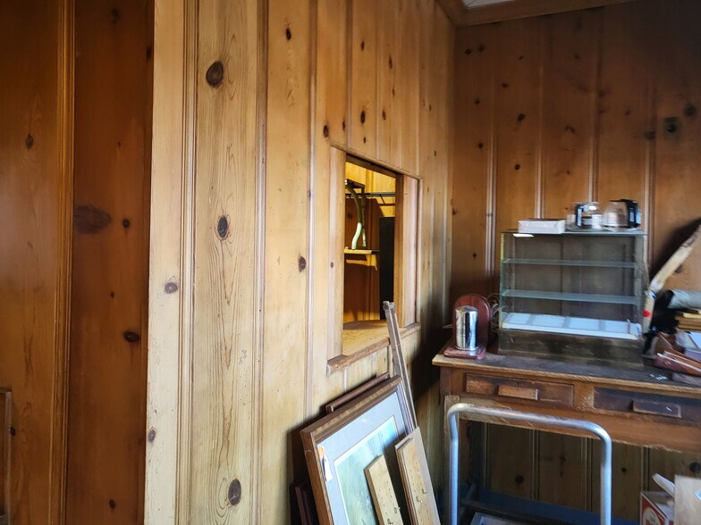 More Photos Of 212 S Broad St, Gastonia General Retail For Sale