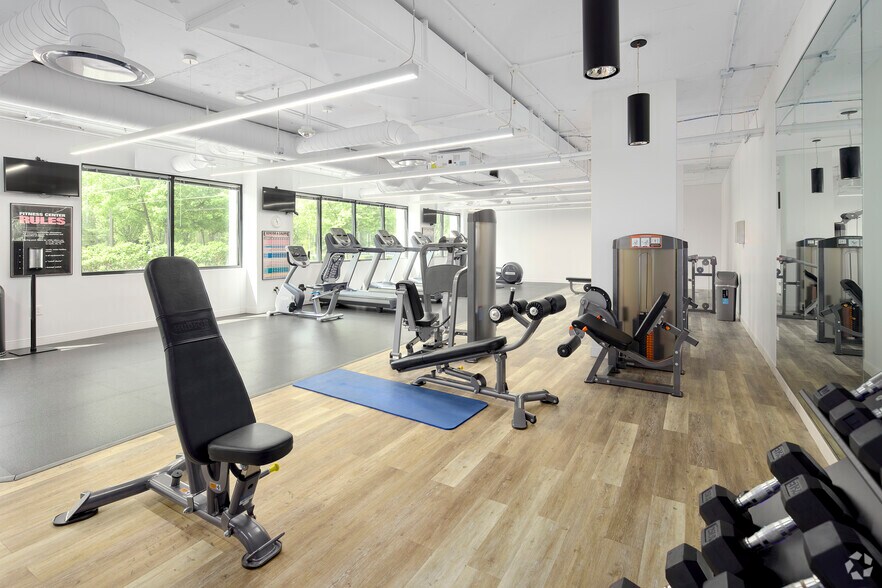 More Photos Of 1595 Spring Hill Rd, Vienna Unknown For Lease