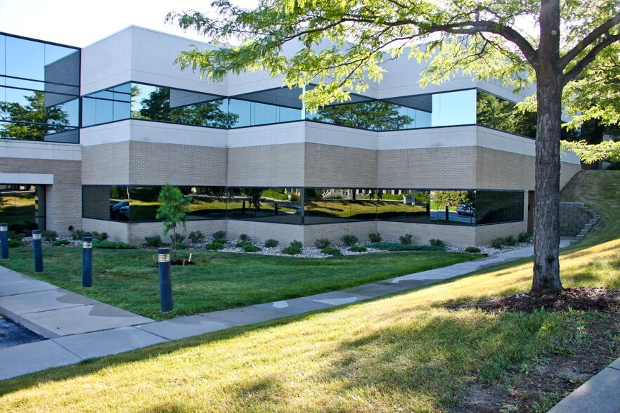 More Photos Of 10675 Bedford Ave, Omaha Office For Sale