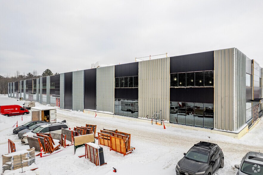 More Photos Of 100 Blvd Jean-Baptiste-Rolland O, Saint-jerome Unknown For Lease