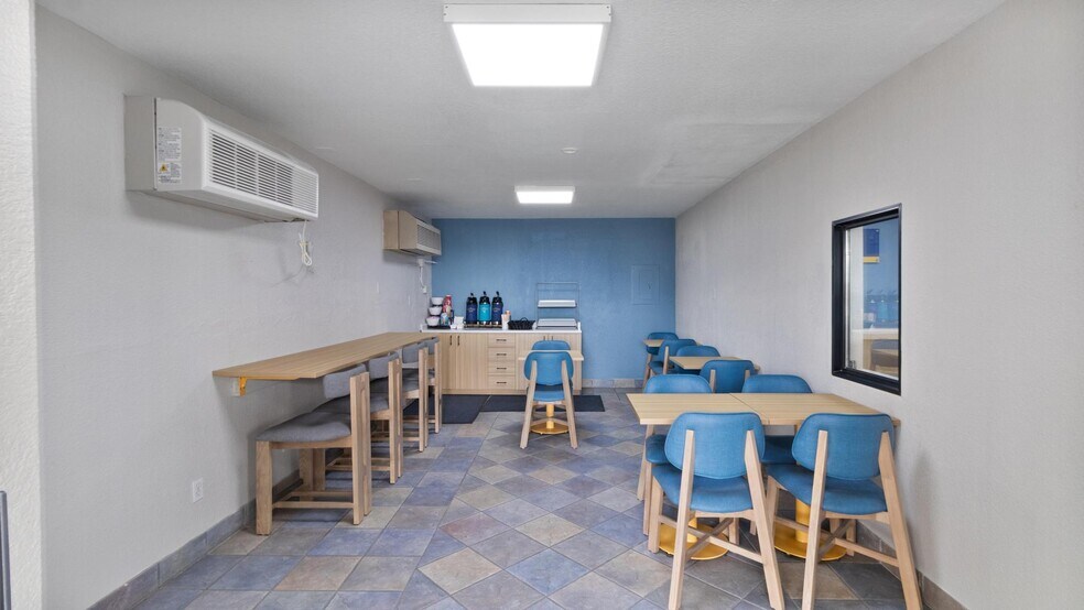 More Photos Of 1561 6th St, Wells Hotel For Sale