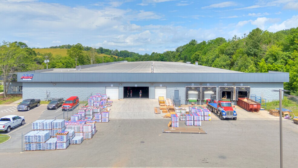 More Photos Of 680 Scattergood Dr NW, Christiansburg Distribution For Sale