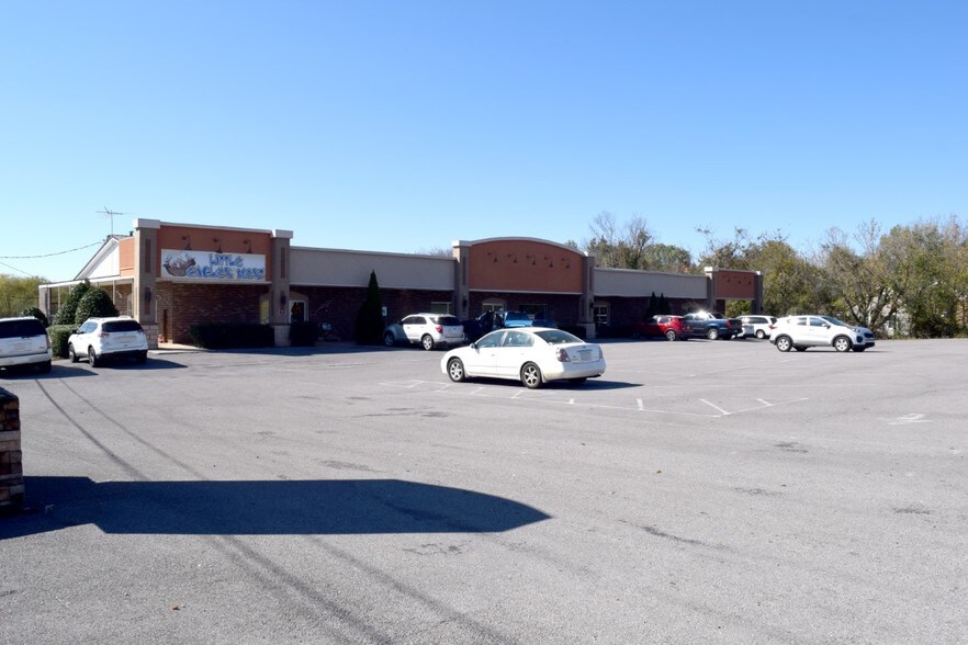 More Photos Of 875 Union St, Shelbyville Storefront Retail Office For Lease