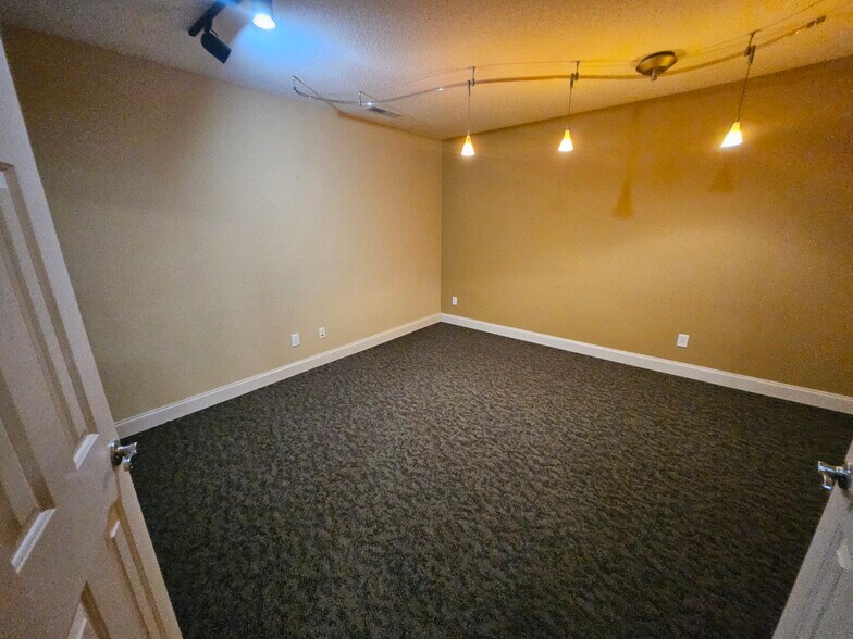 More Photos Of 101, Fayetteville Office For Lease