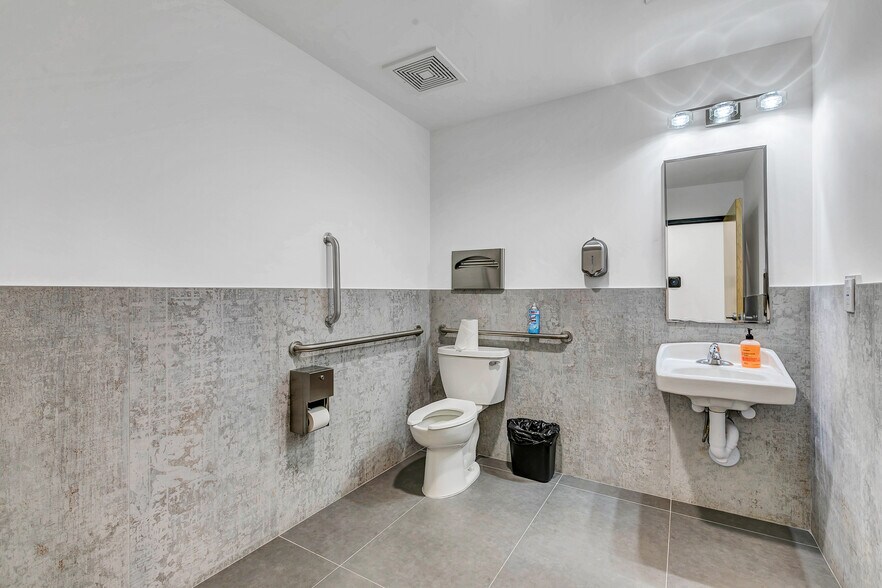 More Photos Of 4105 N 20th St, Phoenix Medical For Sale