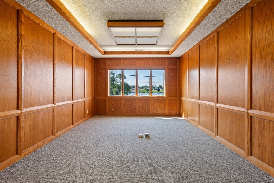 More Photos Of 100 E Broadway Ave, Moses Lake Office For Sale