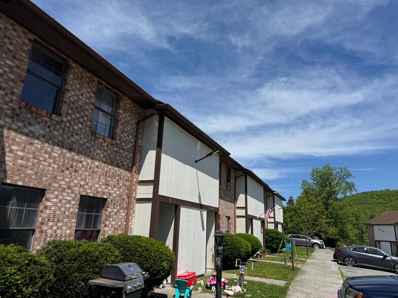 More Photos Of 237 Sherrad St, Marlinton Apartments For Sale