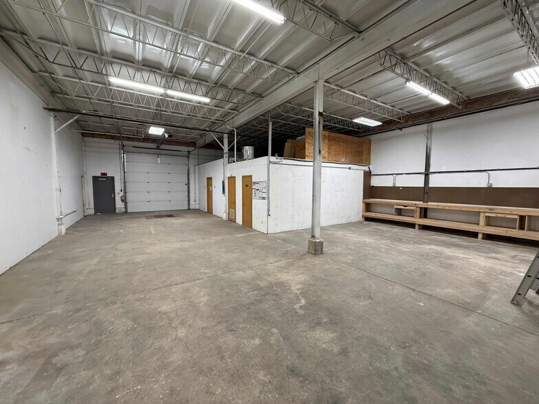 More Photos Of 1756 E Ave NE, Cedar Rapids Warehouse For Lease