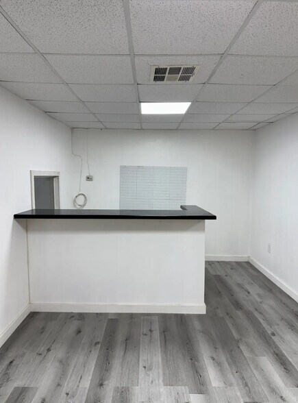 More Photos Of 664-672 NW 118th St, Miami Warehouse For Lease