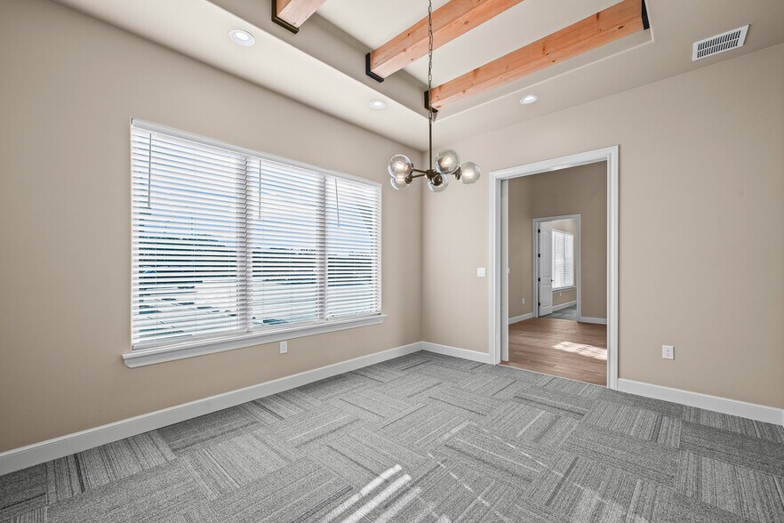 More Photos Of 206 Slide Rd, Lubbock Office For Lease