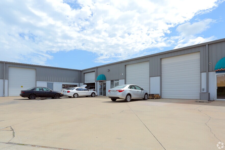 More Photos Of 11626-11686 E 51st St, Tulsa Warehouse For Lease