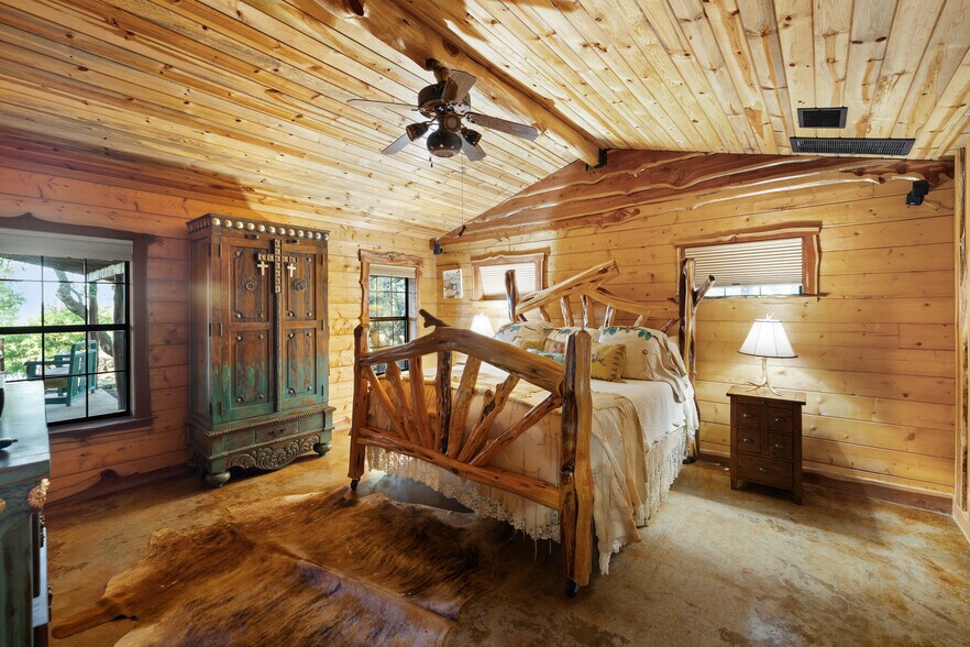 More Photos Of 101 Rolling Hills Rd, Blanco Specialty For Sale