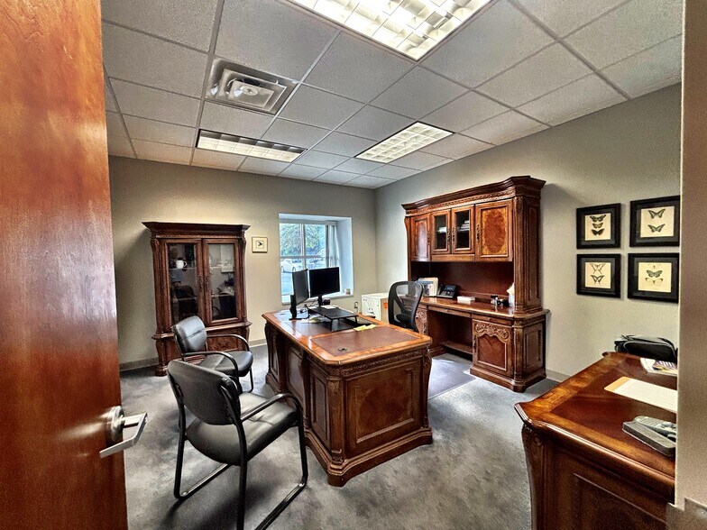 More Photos Of 6400 Peake Rd, Macon-Bibb Office For Sale