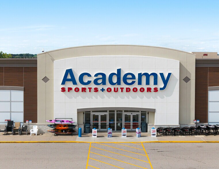 More Photos Of 7611 N Grand Prairie Dr, Peoria Department Store For Sale
