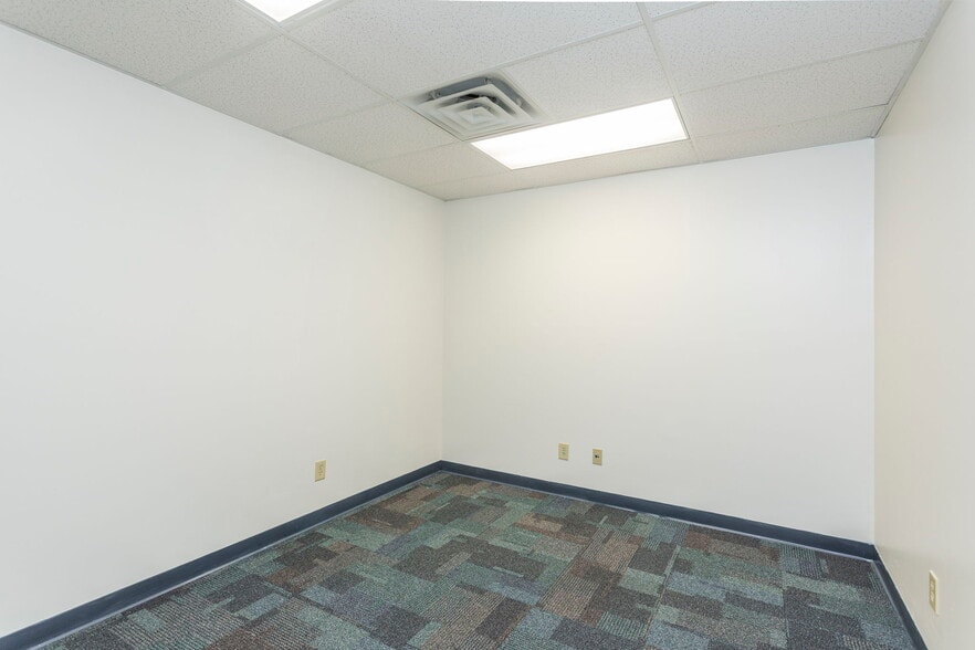 More Photos Of 9986 Spotswood Trl, Mc Gaheysville Office For Lease