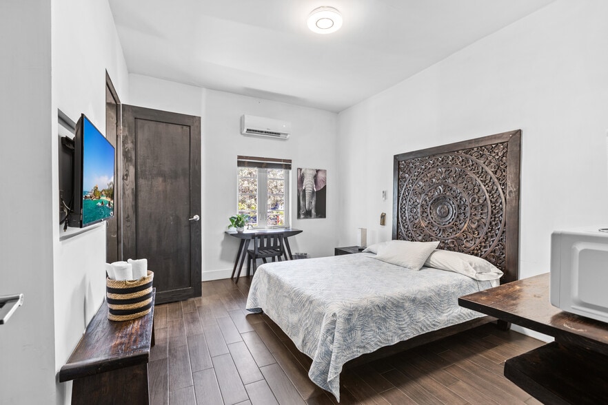 More Photos Of 575 NE 61st St, Miami Hotel For Sale