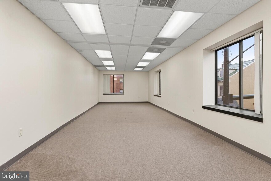 More Photos Of 100 W Franklin St, Hagerstown Office Residential For Lease
