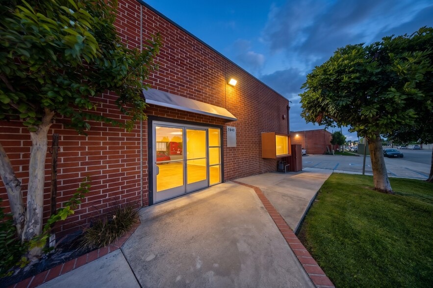More Photos Of 7666 Clybourn Ave, Sun Valley Light Manufacturing For Lease