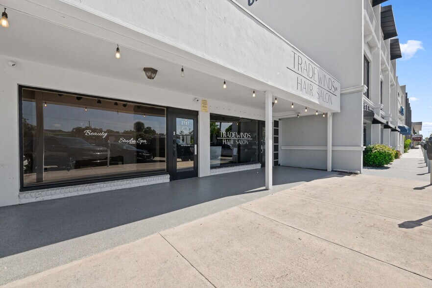 More Photos Of 2701-2709 E Oakland Park Blvd, Fort Lauderdale Storefront Retail Office For Lease