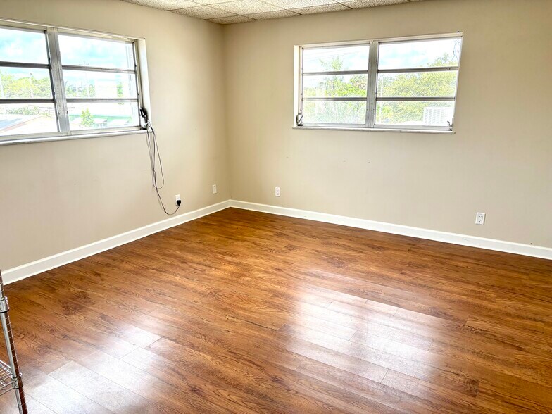 More Photos Of 218 S F St, Lake Worth Beach Warehouse For Sale