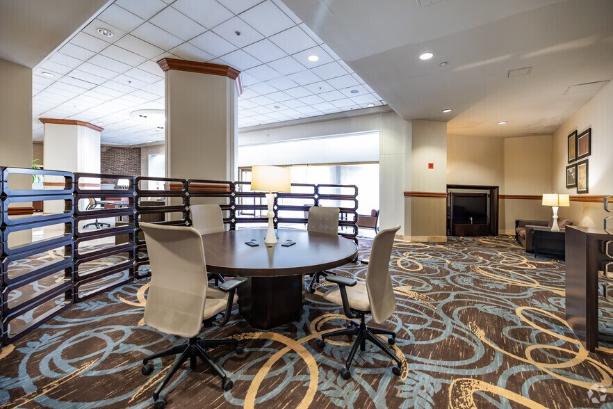 More Photos Of 75 E State St, Columbus Hotel For Sale