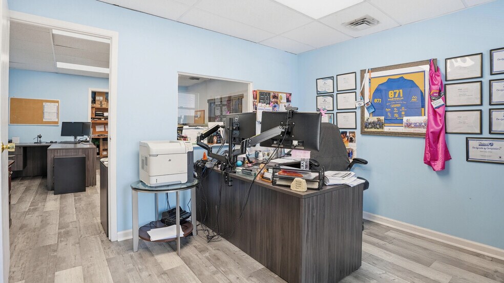 More Photos Of 18 Unqua Rd, Massapequa Loft Creative Space For Sale