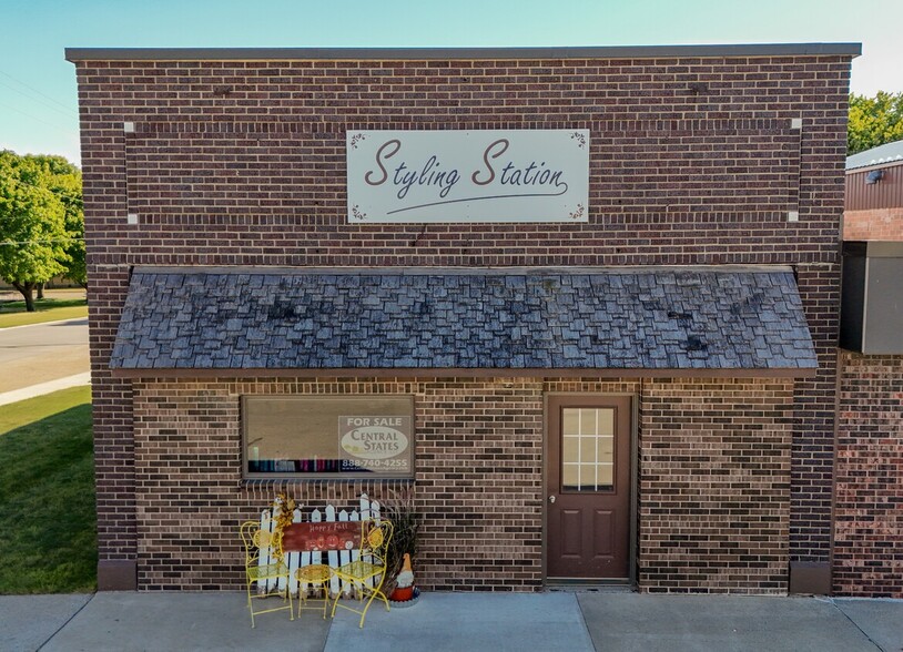 Primary Photo Of 122 E Ramsey St, Bancroft Storefront Retail Office For Sale